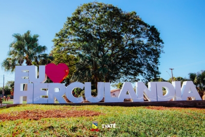 Agora a praça José Balan tem o mais novo letreiro 